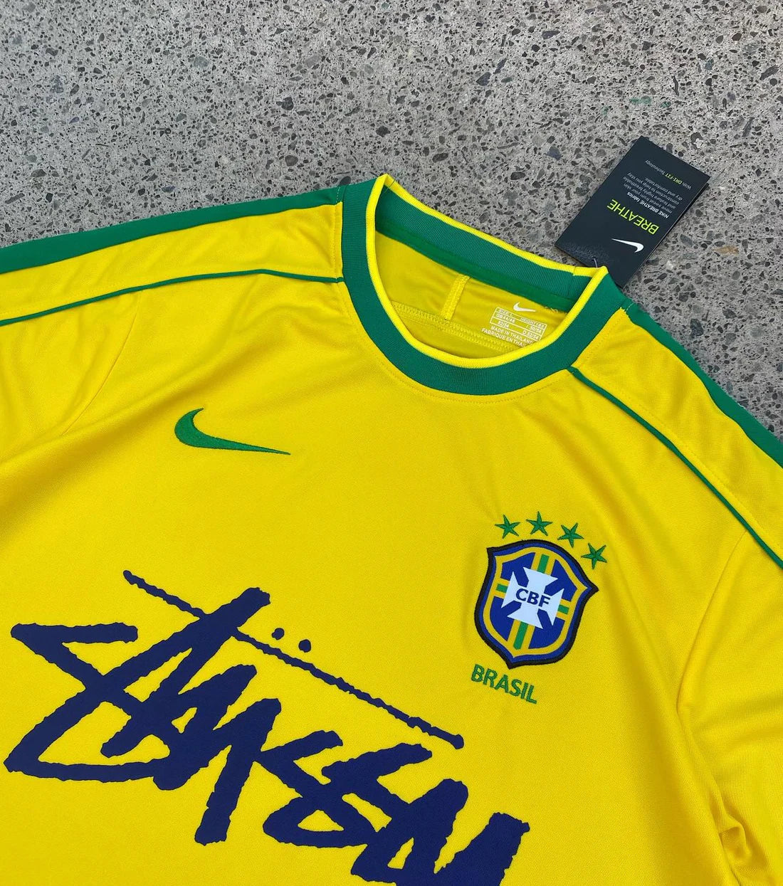EDICIÓN ESPECIAL DE CAMISETA BRASIL X STUSSY
